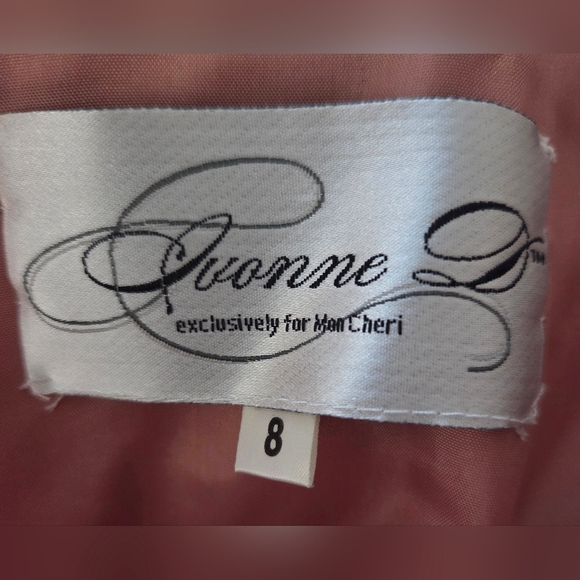 IVONNE D BY MON CHERI SILK EVENING GOWN. - Picture 4 of 5